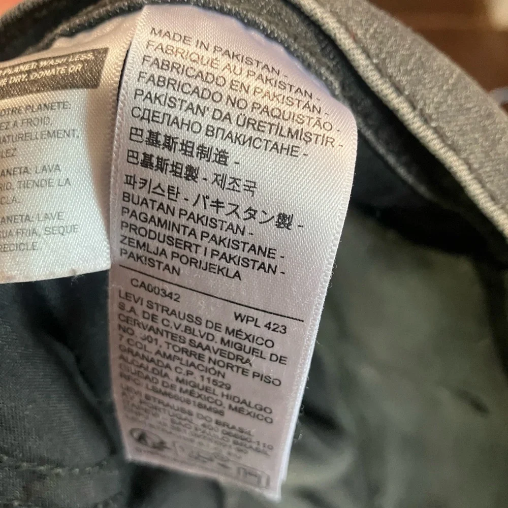Levi's Black Jean Shorts Raw-Hem mid length shorts 34 - Picture 9 of 11